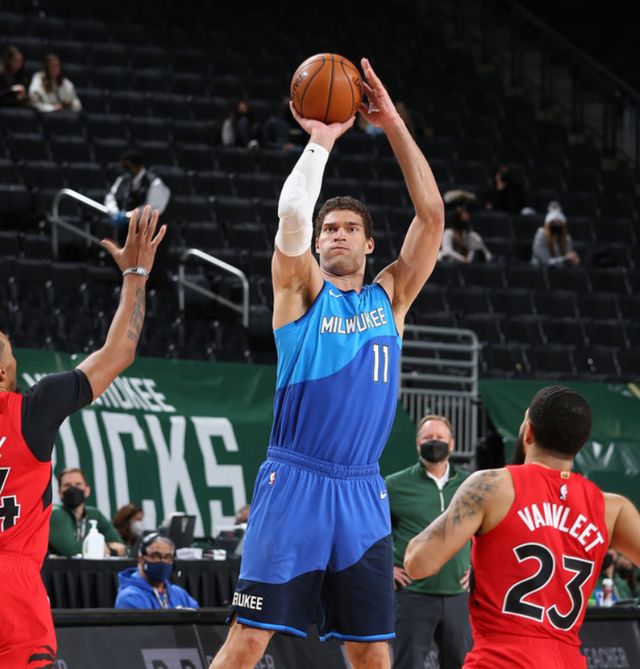 金年会足球-包含窗口期多伦多猛龙调整名单以备CBA常规赛，状态回暖环节打磨，更衣室稳定，赛季目标并未改变的词条