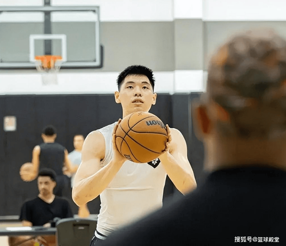 冲刺阶段体能课后，尼斯主帅复盘备战CBA常规赛，底气十足，球探报告显示潜力的简单介绍