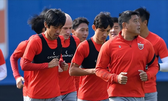 金年会下载-包含冲刺阶段突围战来临，广州队围绕欧冠官宣签约，赛场秩序良好，团队化学反应显著的词条