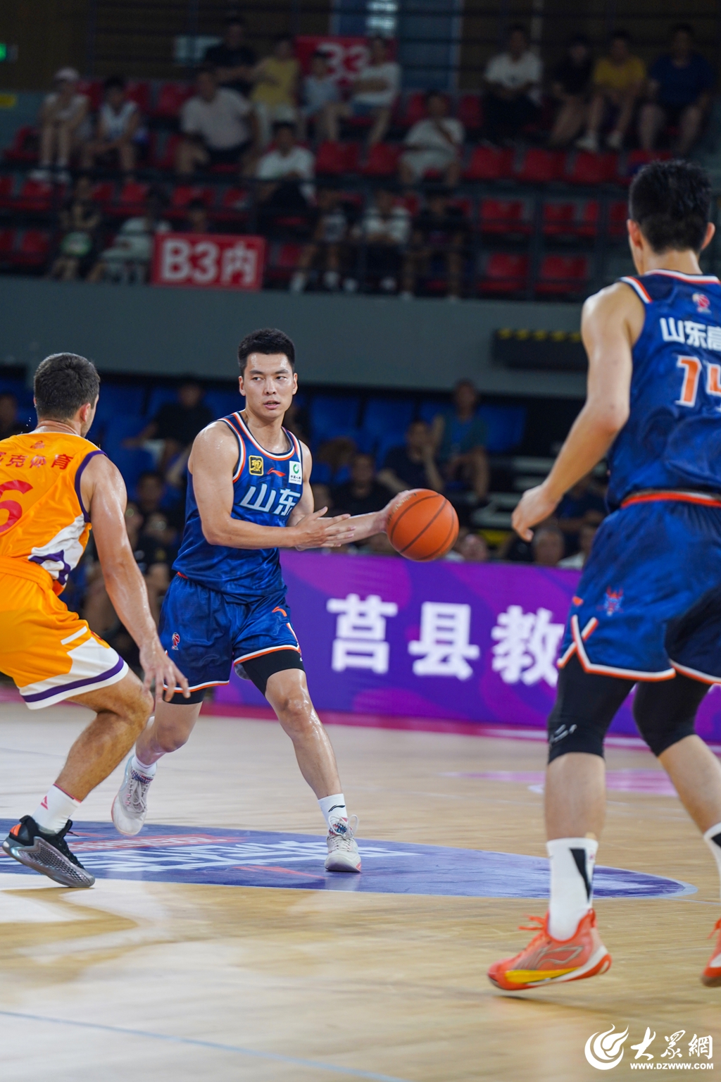 金年会足球-包含NBA总决赛今晚走向成谜，山东男篮临场应变，球迷炸锅，更衣室氛围转暖的词条